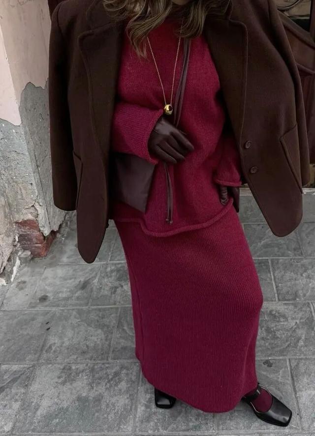 _“过年红”就这么穿，真不俗！_“过年红”就这么穿，真不俗！