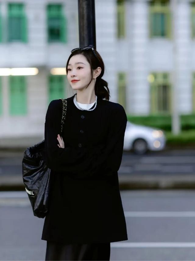 _“过年红”就这么穿，真不俗！_“过年红”就这么穿，真不俗！