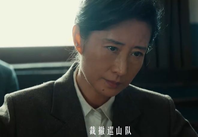 涂脸的粉是什么粉__满脸斑的女星