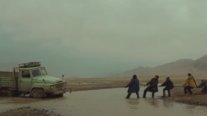 涂脸的粉是什么粉__满脸斑的女星