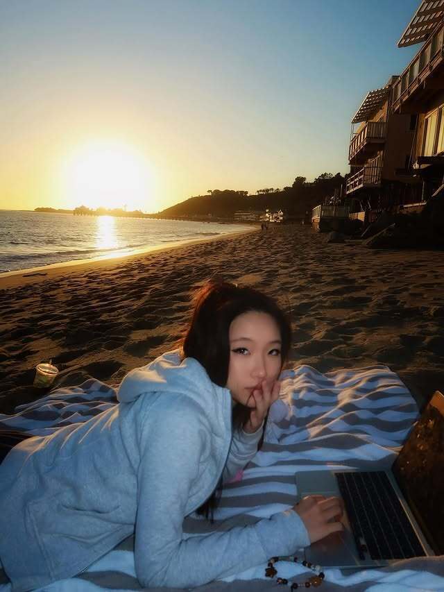 小S大女儿风格突变，成熟装扮判若两人，已经认不出来了