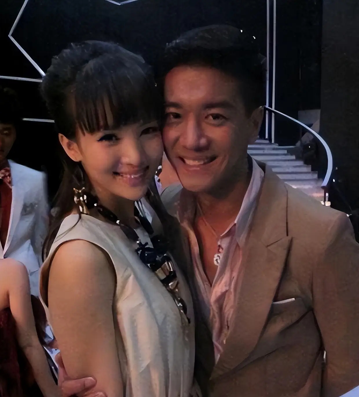 彻底凉了？肇事逃逸让助理顶包后 金晨又被扒出黑料 吴京当年没说谎__彻底凉了？肇事逃逸让助理顶包后 金晨又被扒出黑料 吴京当年没说谎