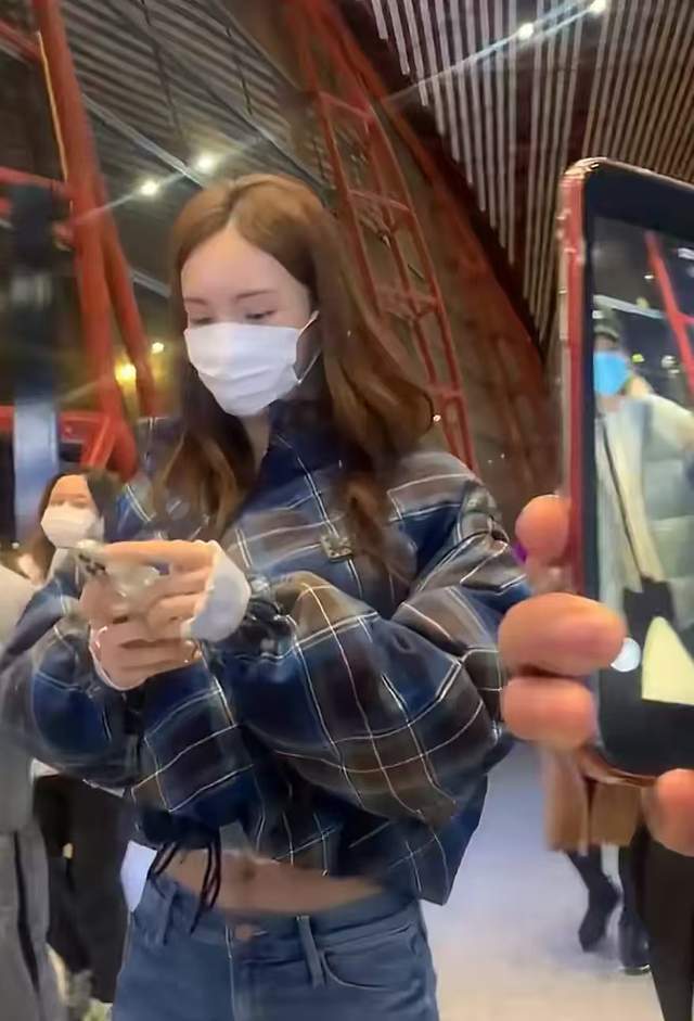 彻底凉了？肇事逃逸让助理顶包后 金晨又被扒出黑料 吴京当年没说谎_彻底凉了？肇事逃逸让助理顶包后 金晨又被扒出黑料 吴京当年没说谎_