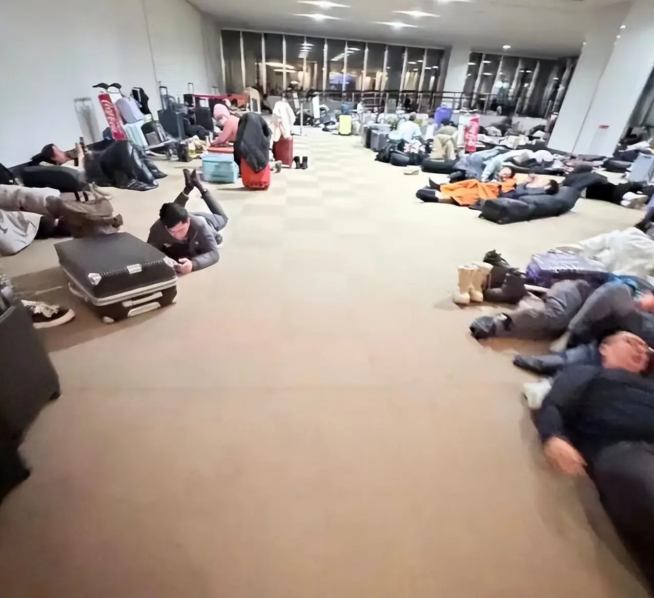 _旅游航班取消算不可抗力吗_航班取消旅行团能全额退团吗