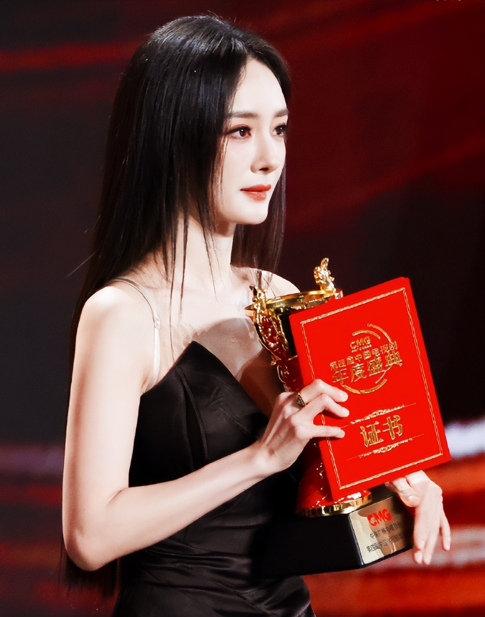 杨幂接受采访谈刘恺威_杨幂承认耽误刘恺威_