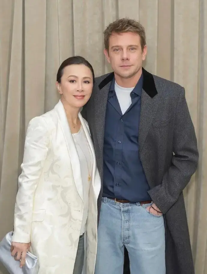 周迅三天没吃淀粉，蔡依林貌似没穿鞋，法国前第一夫人穿黑丝秀美腿__周迅三天没吃淀粉，蔡依林貌似没穿鞋，法国前第一夫人穿黑丝秀美腿