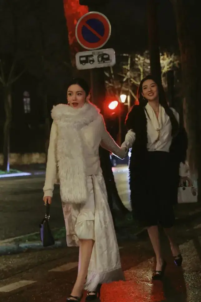 周迅三天没吃淀粉，蔡依林貌似没穿鞋，法国前第一夫人穿黑丝秀美腿__周迅三天没吃淀粉，蔡依林貌似没穿鞋，法国前第一夫人穿黑丝秀美腿