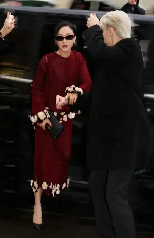 周迅三天没吃淀粉，蔡依林貌似没穿鞋，法国前第一夫人穿黑丝秀美腿_周迅三天没吃淀粉，蔡依林貌似没穿鞋，法国前第一夫人穿黑丝秀美腿_