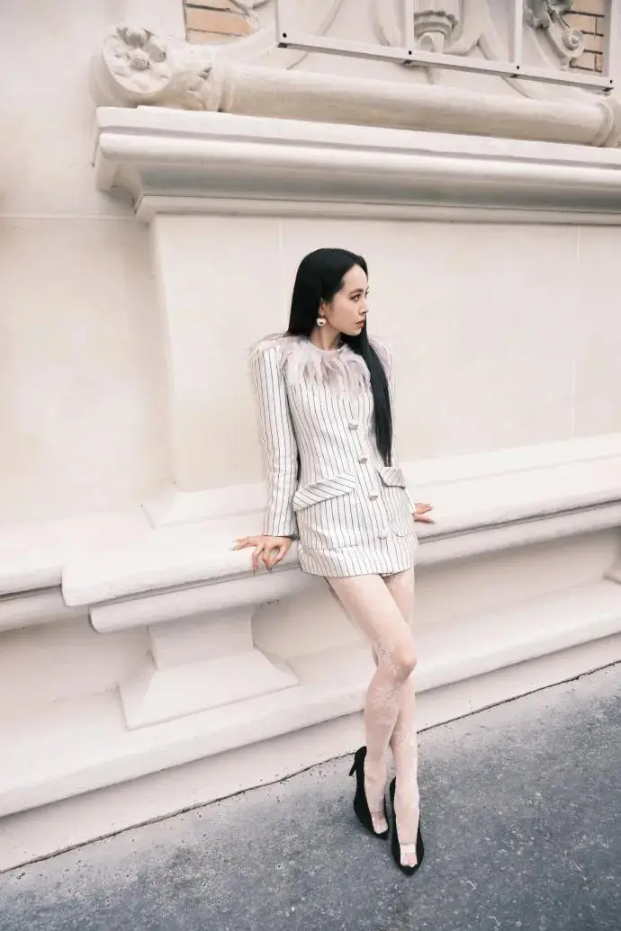 _周迅三天没吃淀粉，蔡依林貌似没穿鞋，法国前第一夫人穿黑丝秀美腿_周迅三天没吃淀粉，蔡依林貌似没穿鞋，法国前第一夫人穿黑丝秀美腿