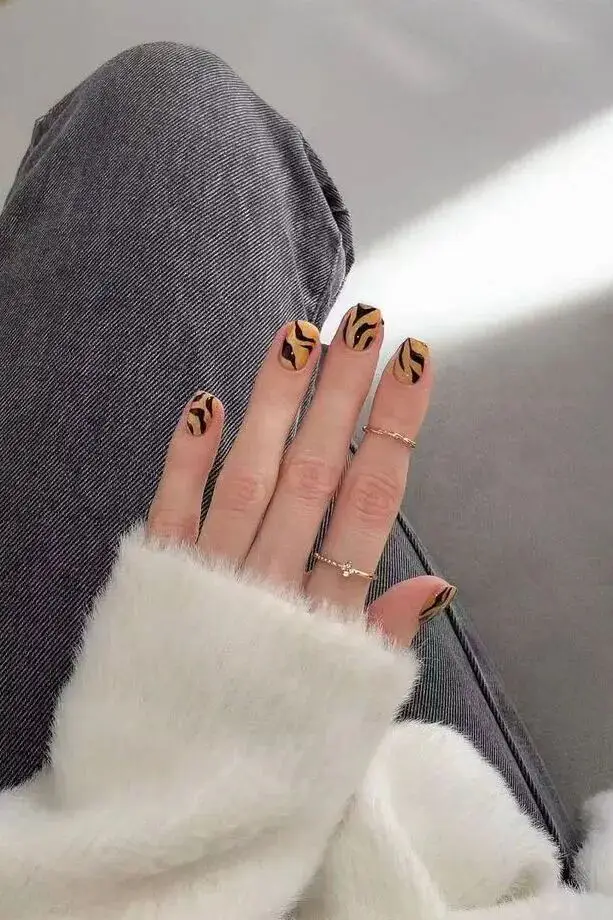 美甲师视频__美甲师傅