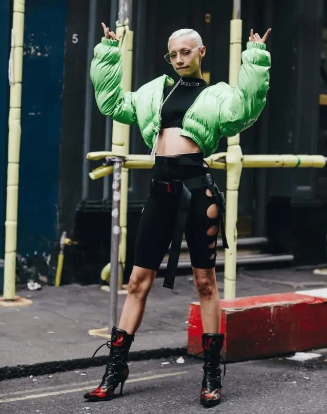 羽绒穿搭_穿羽绒服怎么搭配衣服好看_