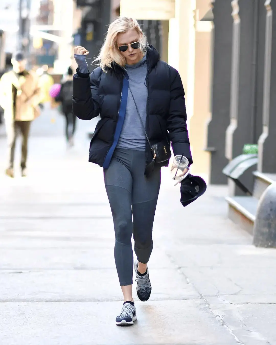 羽绒穿搭_穿羽绒服怎么搭配衣服好看_