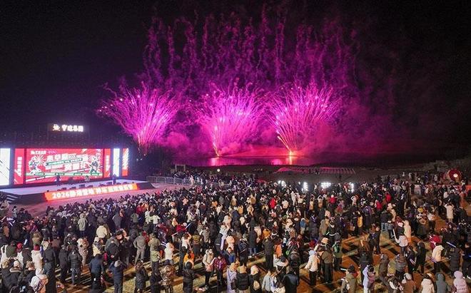 风次草低见牛羊__吹草低见牛羊的见是什么意思