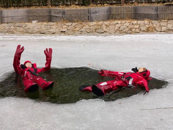 _北京也有“北欧同款”冰浮?小心,很危险!_北京也有“北欧同款”冰浮?小心,很危险!