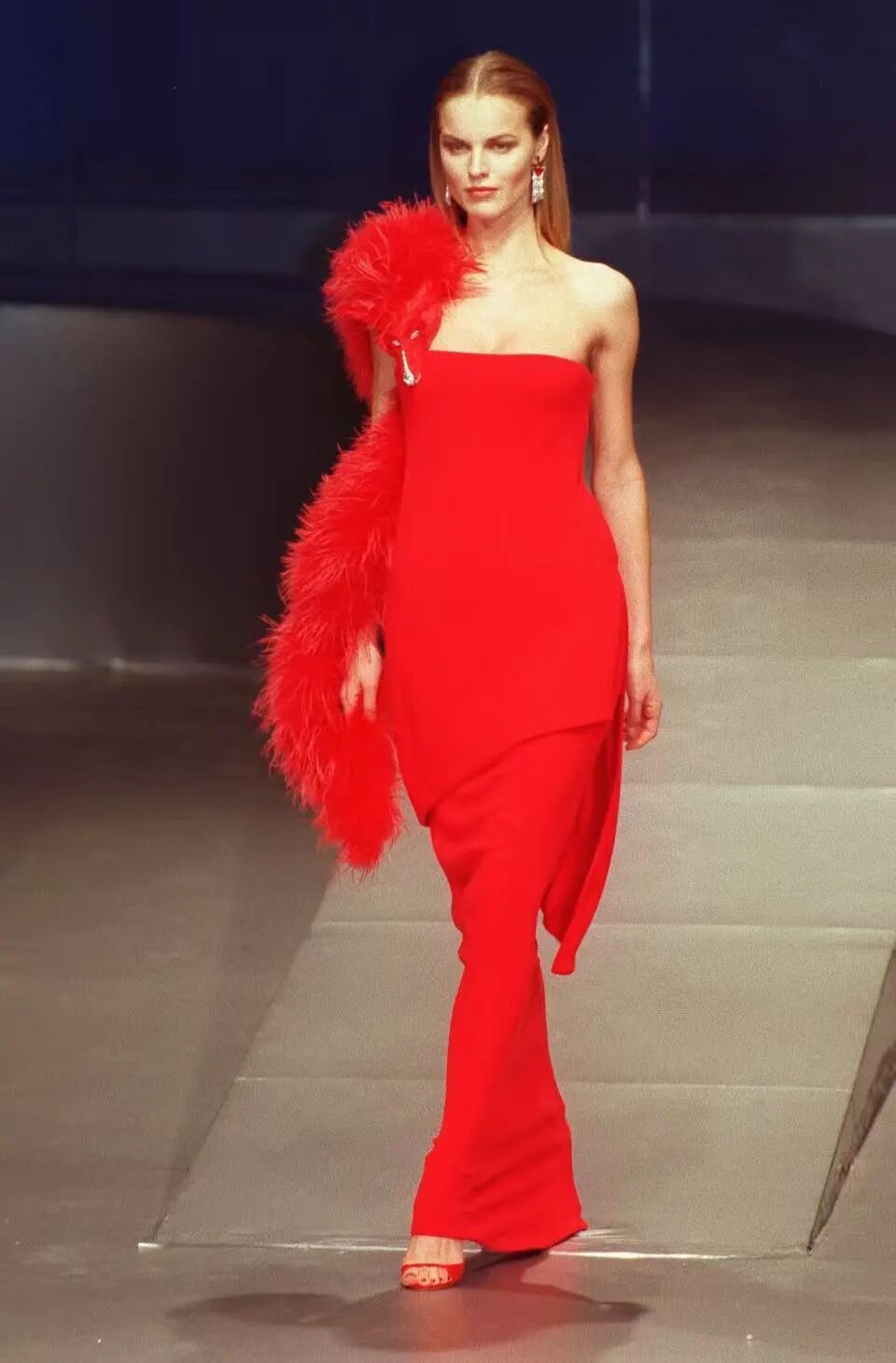 垂铃了6号红核桃苗价格_红垂野岸樱还熟_