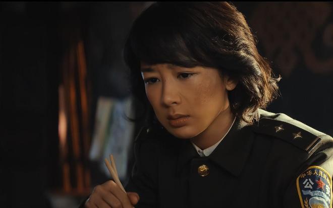 杨紫警察制服_杨紫警服宣传_