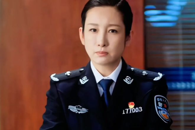 杨紫警服宣传_杨紫警察制服_
