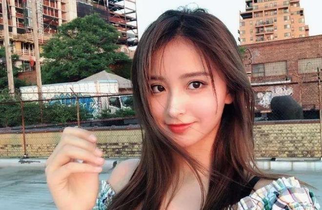 杨幂竖中指小太妹__央视主播竖中指