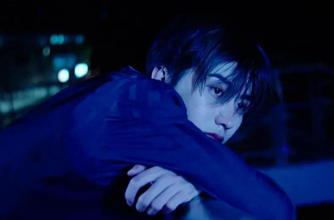 央视主播竖中指__杨幂竖中指小太妹