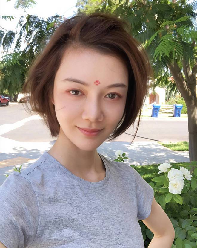 43岁车晓在北京豪宅庆生,生图下脸馒化,用剩菜剩饭招待闺蜜_43岁车晓在北京豪宅庆生,生图下脸馒化,用剩菜剩饭招待闺蜜_