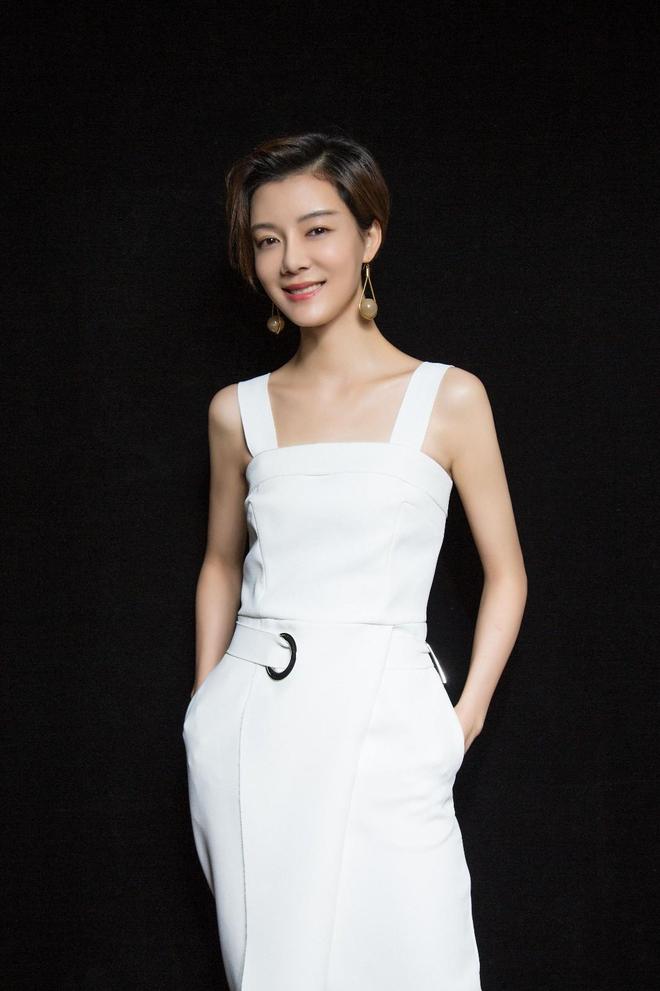 43岁车晓在北京豪宅庆生,生图下脸馒化,用剩菜剩饭招待闺蜜__43岁车晓在北京豪宅庆生,生图下脸馒化,用剩菜剩饭招待闺蜜