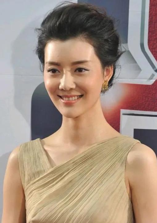 43岁车晓在北京豪宅庆生,生图下脸馒化,用剩菜剩饭招待闺蜜__43岁车晓在北京豪宅庆生,生图下脸馒化,用剩菜剩饭招待闺蜜