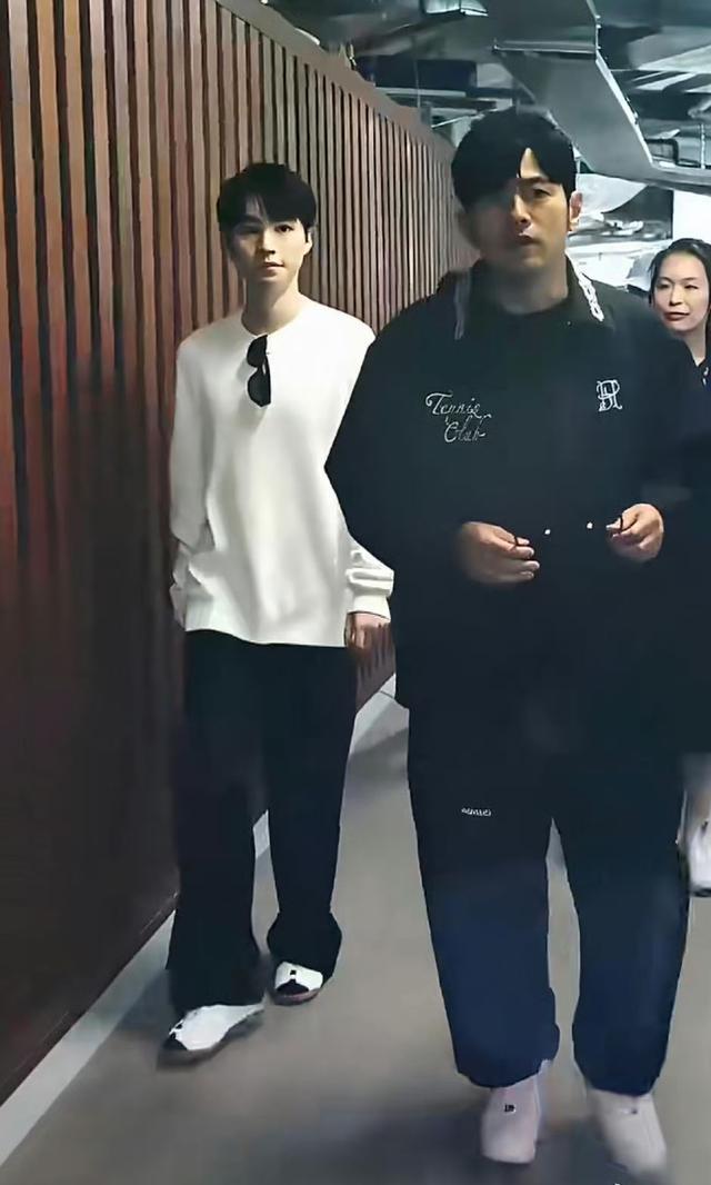 周杰伦王俊凯ae86__周杰伦王俊凯飙车