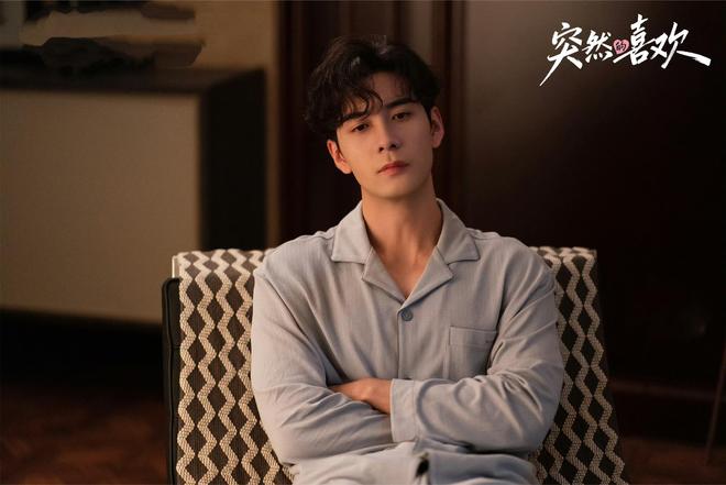 有没有主角穿越到配角身上__配角变主角的小说