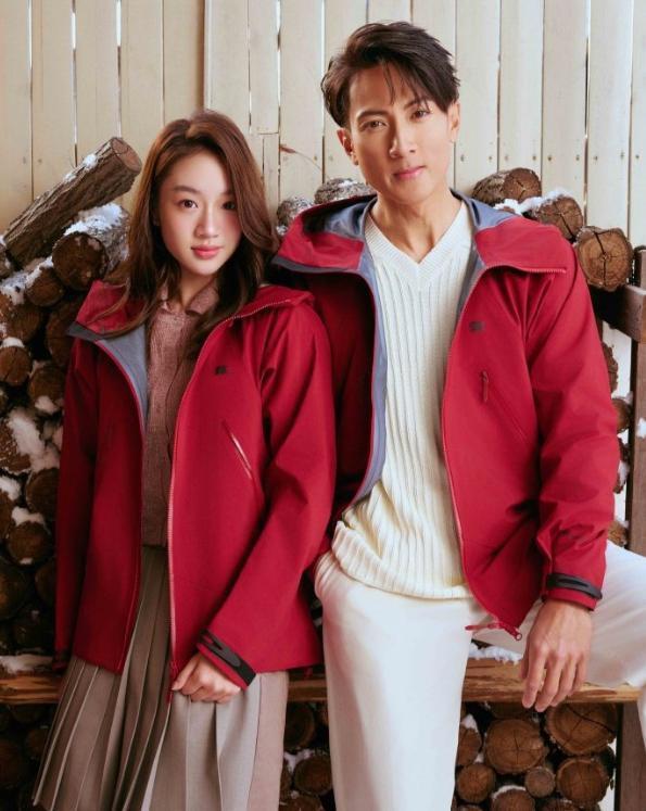 吴尊女儿近照晒出！和父亲同框太养眼，气质出尘，笑起来太甜了