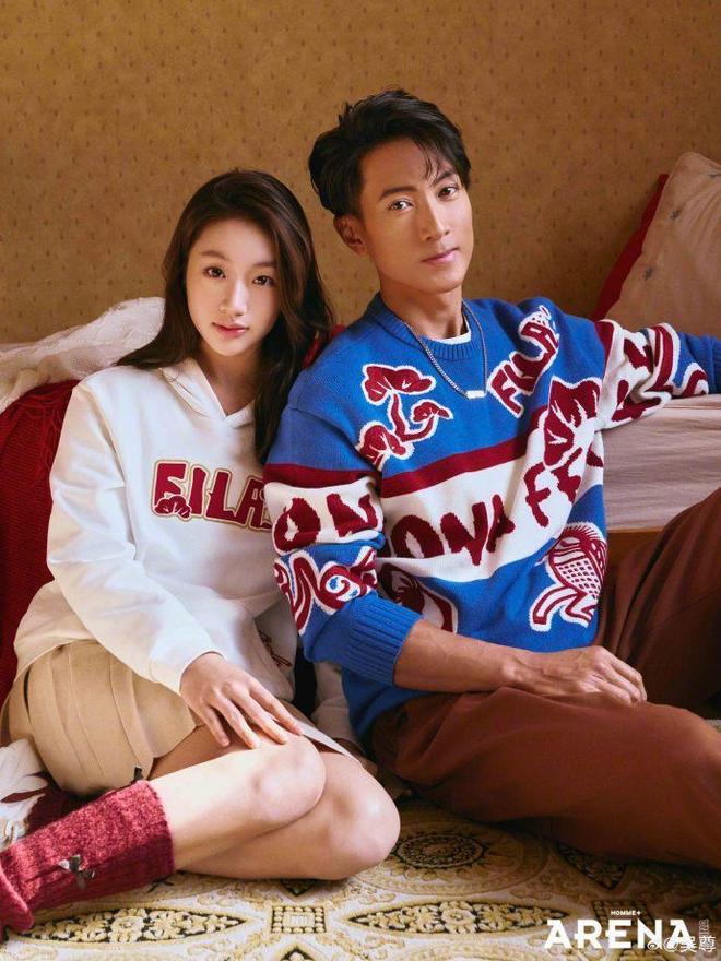 赵薇晒女儿小四月近照__梁咏琪晒女儿近照