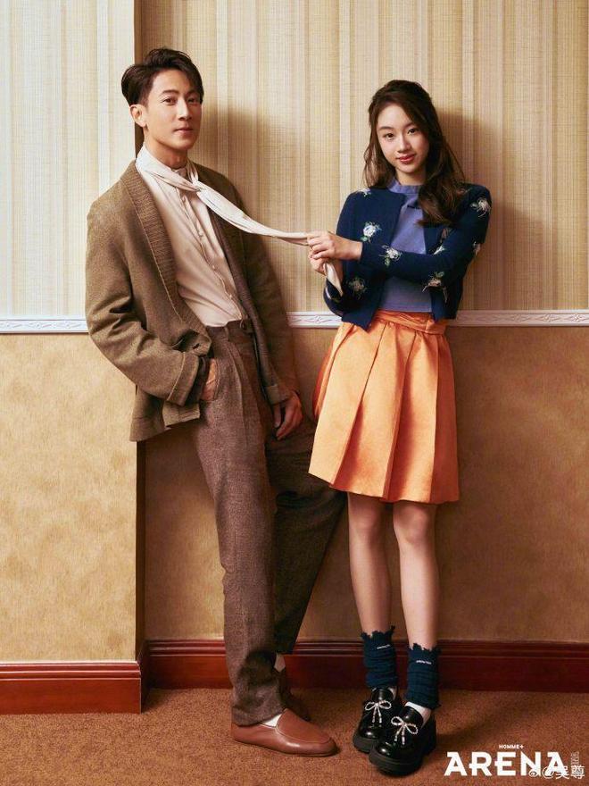 赵薇晒女儿小四月近照_梁咏琪晒女儿近照_