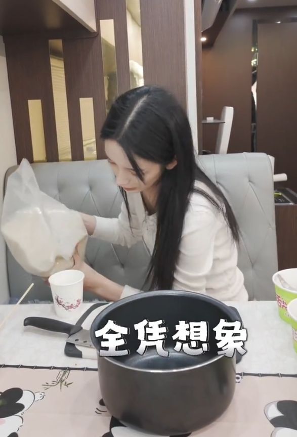 沈月拿下B站百大，李现暴走18公里：明星“抢博主饭碗”的时代来了？__沈月拿下B站百大，李现暴走18公里：明星“抢博主饭碗”的时代来了？