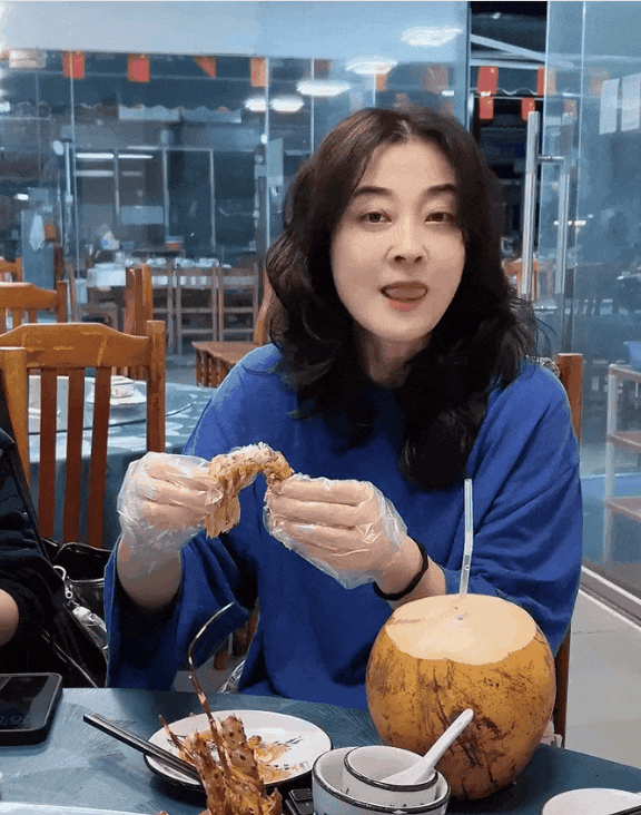 _沈月拿下B站百大，李现暴走18公里：明星“抢博主饭碗”的时代来了？_沈月拿下B站百大，李现暴走18公里：明星“抢博主饭碗”的时代来了？