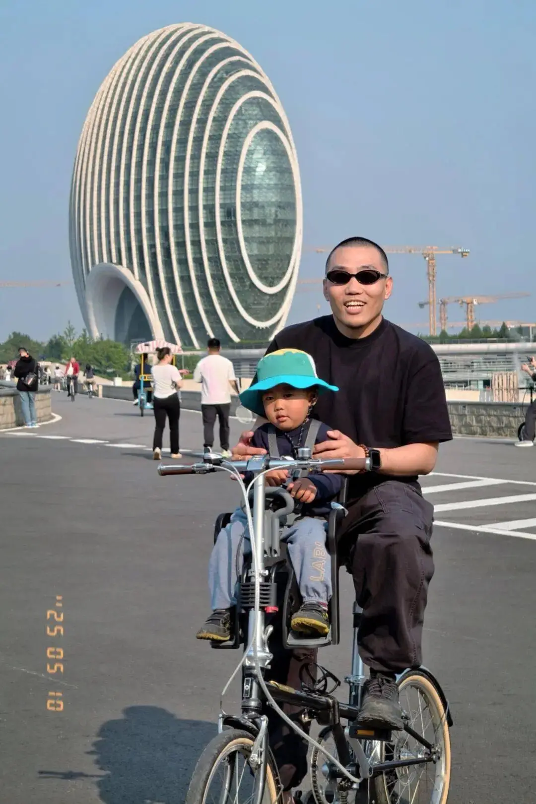 Super TALENT：站在桌上跳舞，与千万人成为朋友——艺术家Felix勺子__Super TALENT：站在桌上跳舞，与千万人成为朋友——艺术家Felix勺子