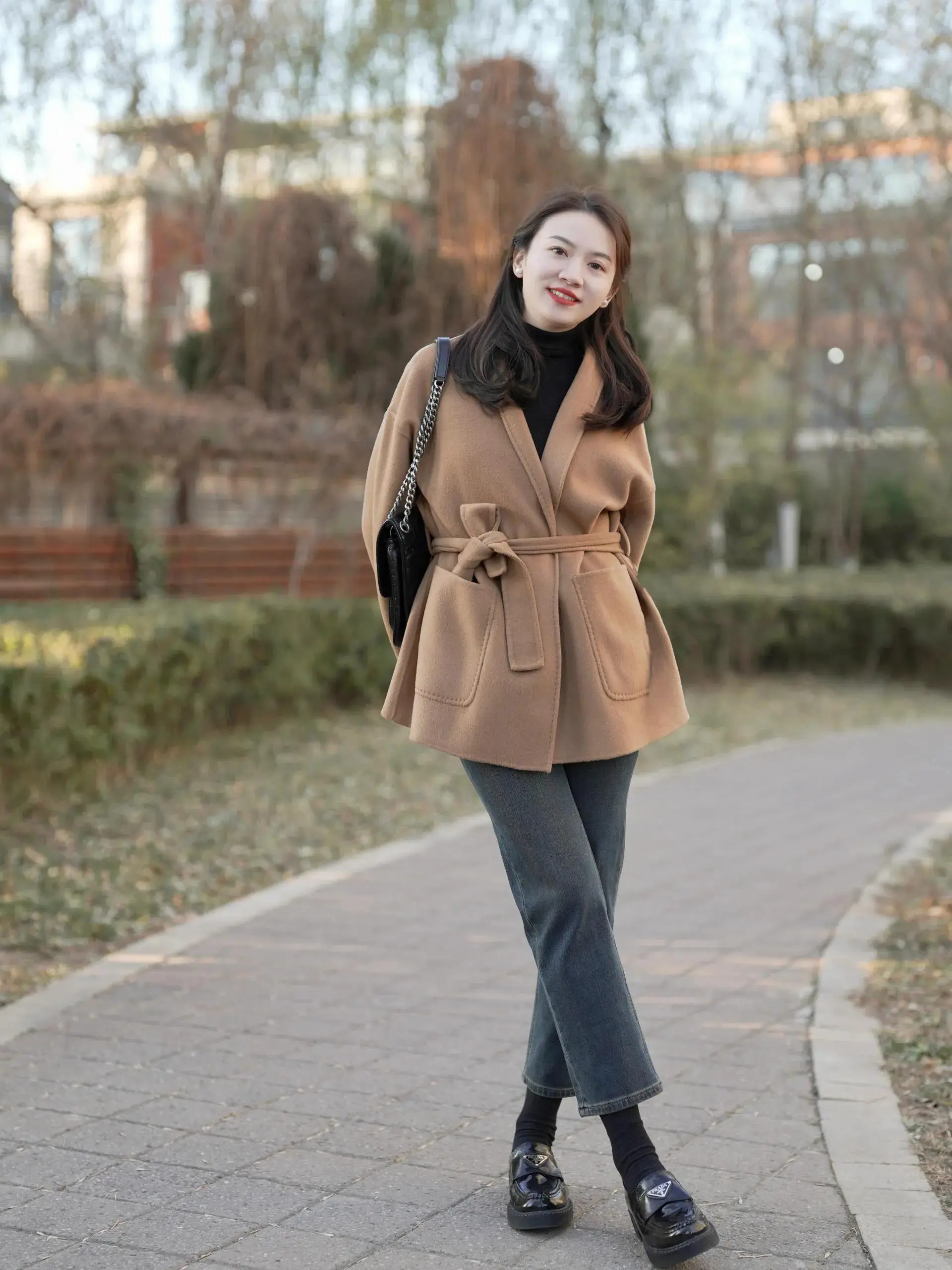 短圈发型图片女圆脸__抹茶绿大衣减龄吗