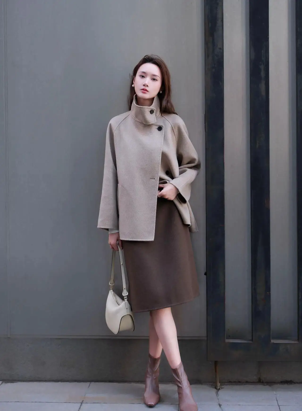 抹茶绿大衣减龄吗__短圈发型图片女圆脸