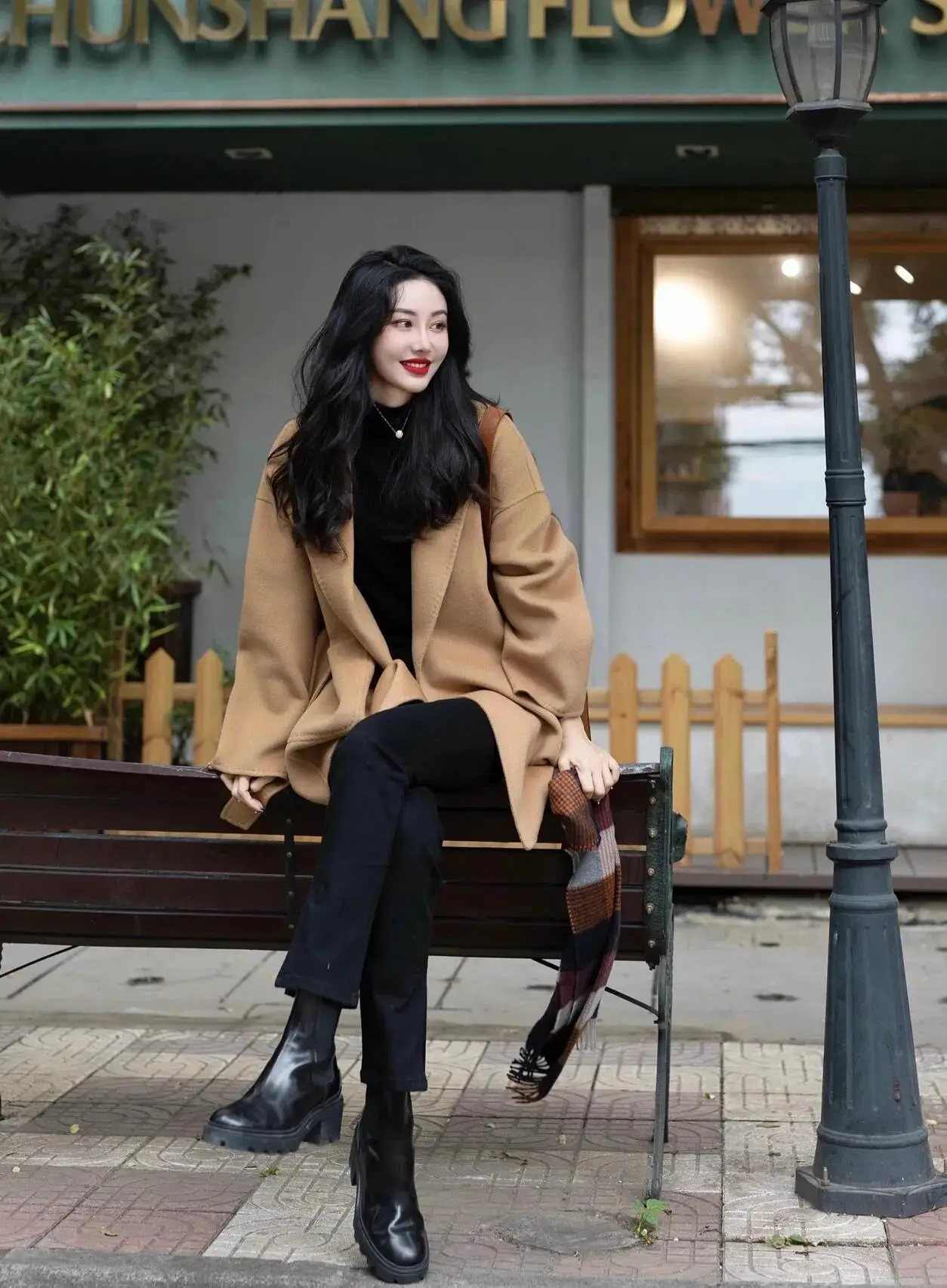 抹茶绿大衣减龄吗__短圈发型图片女圆脸