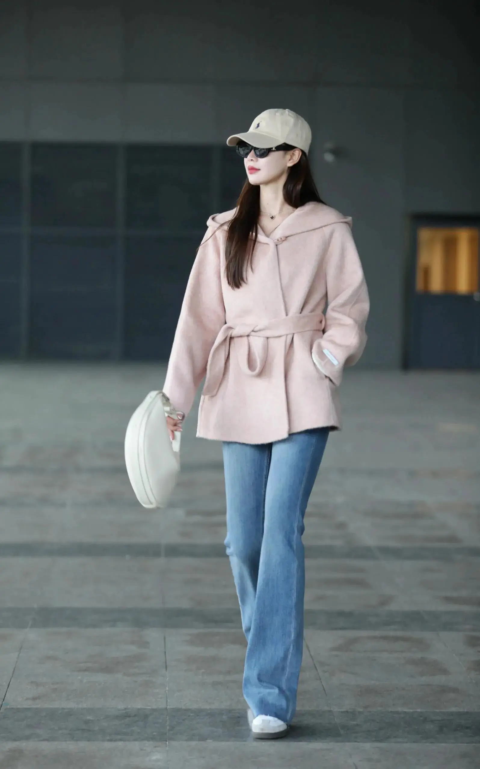 抹茶绿大衣减龄吗__短圈发型图片女圆脸