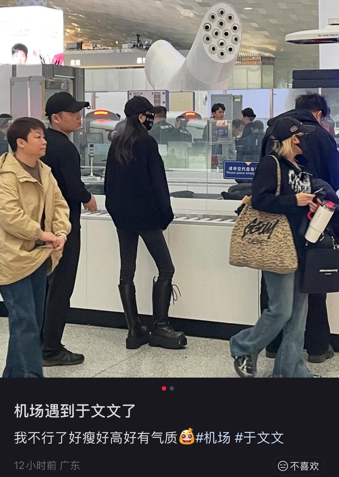 于文文贵州演唱会晕倒，曝被救护车拉走，连轴演出引粉丝担忧_于文文贵州演唱会晕倒，曝被救护车拉走，连轴演出引粉丝担忧_