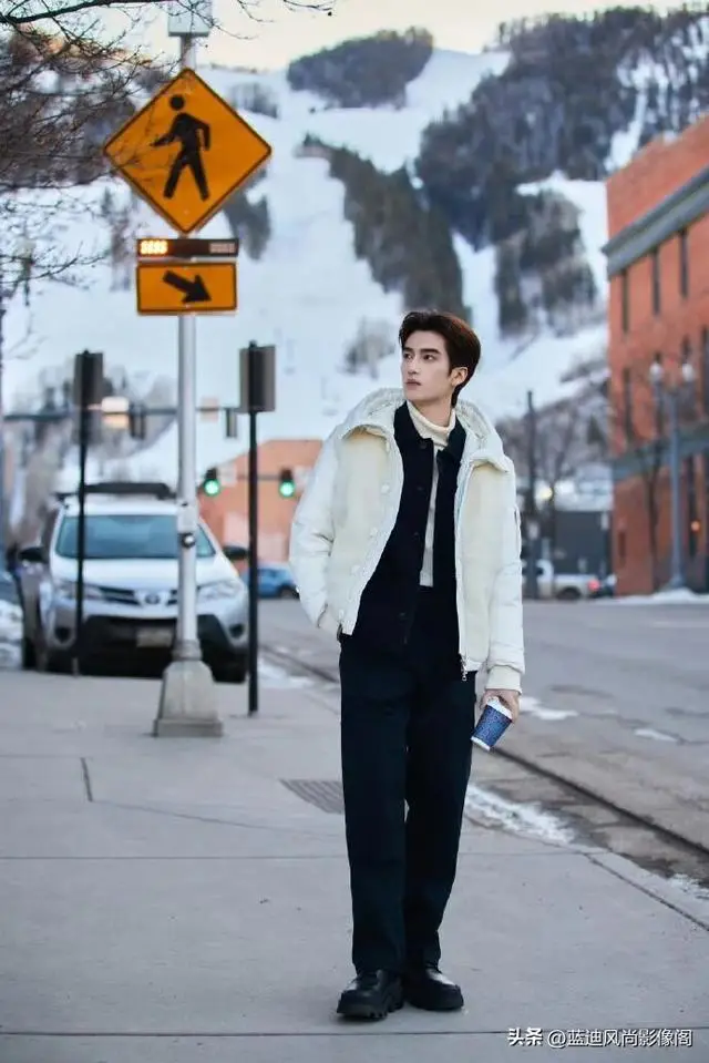 _张康乐｜天生镜头感，被 MONCLER 偏爱的冬日氛围感男主_张康乐｜天生镜头感，被 MONCLER 偏爱的冬日氛围感男主