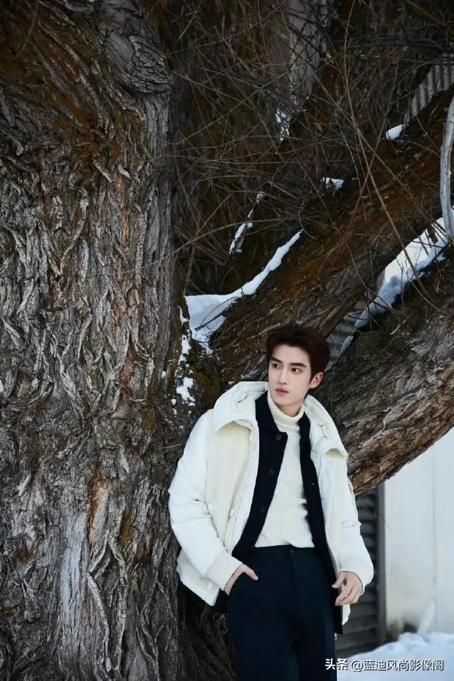 张康乐｜天生镜头感，被 MONCLER 偏爱的冬日氛围感男主__张康乐｜天生镜头感，被 MONCLER 偏爱的冬日氛围感男主