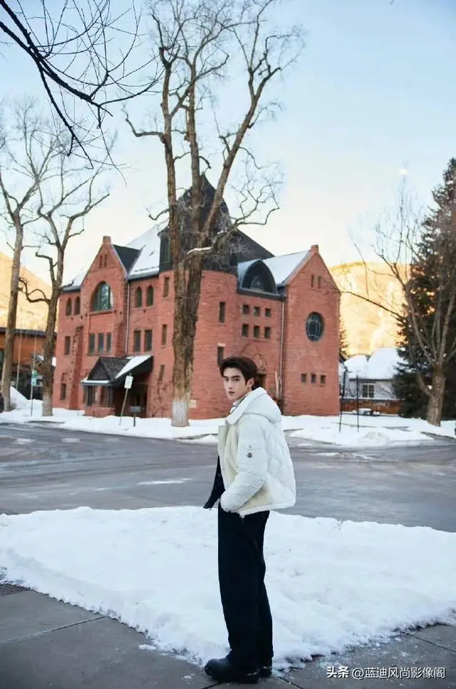 张康乐｜天生镜头感，被 MONCLER 偏爱的冬日氛围感男主__张康乐｜天生镜头感，被 MONCLER 偏爱的冬日氛围感男主