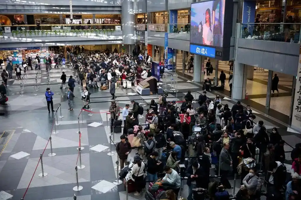 自讨苦吃！国家早发提醒却无视，如今雪封城，数千游客被滞留日本_自讨苦吃！国家早发提醒却无视，如今雪封城，数千游客被滞留日本_