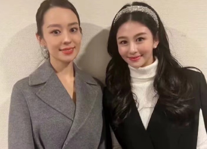 遗传得真好，已经18岁的黄多多打扮成熟，与妈妈一样一见误终身_遗传得真好，已经18岁的黄多多打扮成熟，与妈妈一样一见误终身_