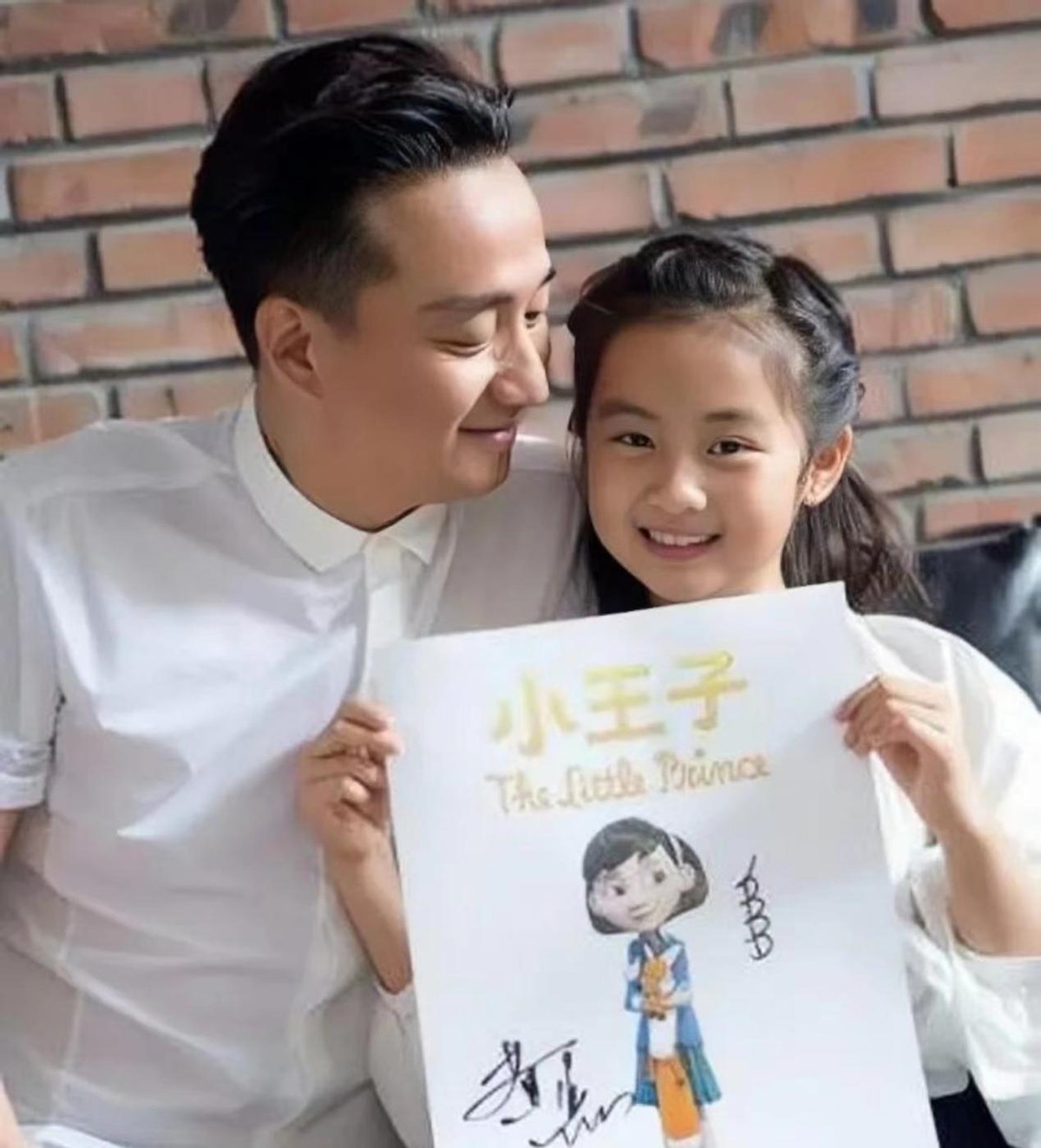 _遗传得真好，已经18岁的黄多多打扮成熟，与妈妈一样一见误终身_遗传得真好，已经18岁的黄多多打扮成熟，与妈妈一样一见误终身