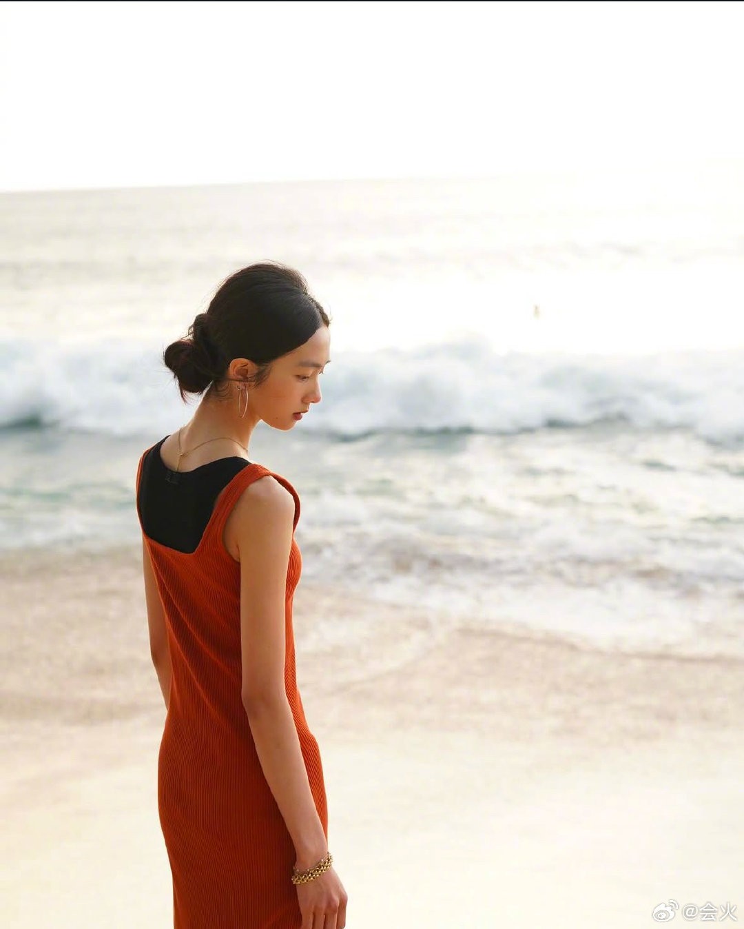 _遗传得真好，已经18岁的黄多多打扮成熟，与妈妈一样一见误终身_遗传得真好，已经18岁的黄多多打扮成熟，与妈妈一样一见误终身