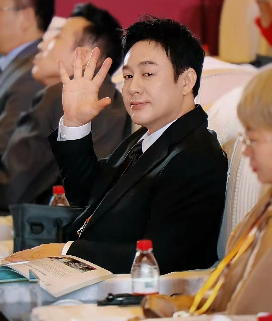 一夜之间全是恶评，这顶流男星得罪了谁_一夜之间全是恶评，这顶流男星得罪了谁_