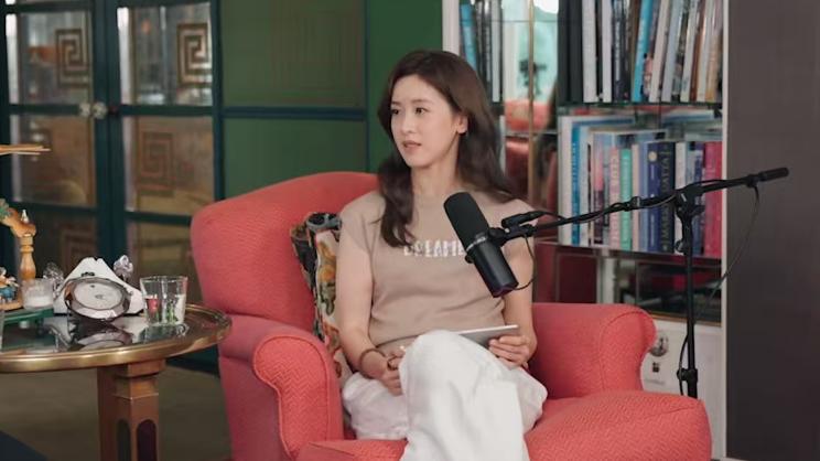 _章泽天首谈育儿经验：完全不给8岁女儿看手机，禁止使用社交媒体_章泽天首谈育儿经验：完全不给8岁女儿看手机，禁止使用社交媒体