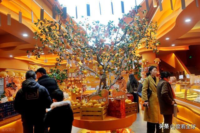 马头墙下夜未眠:婺源弦高古城用千年文脉唤醒夜经济新生态!