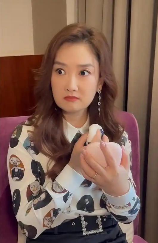 胶原羹怎么吃__已婚女人梦见家里被盗报警了